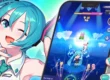 Close de uma mão tocando a tela de um celular que mostra o jogo de ritmo da Hatsune Miku