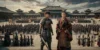 Shin e Ei Sei liderando exércitos de soldados no pátio do palácio de Qin no filme live-action de Kingdom.